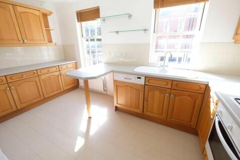 KITCHEN/BREAKFAST