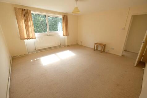 SITTING/DINING ROOM
