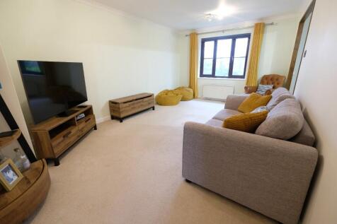 SITTING/DINING ROOM