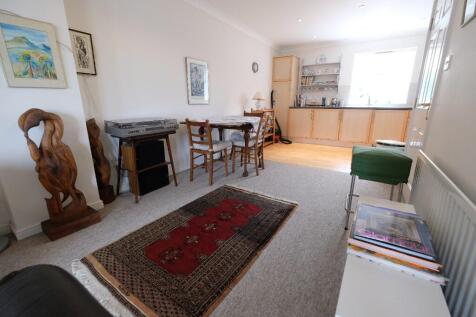 OPEN PLAN ROOM