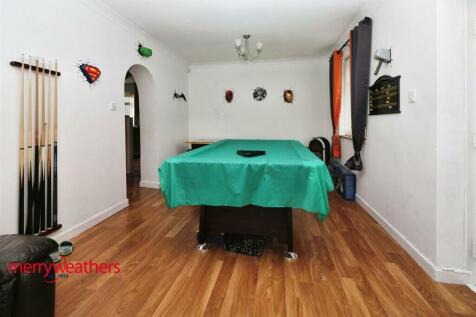 SITTING/GAMES ROOM