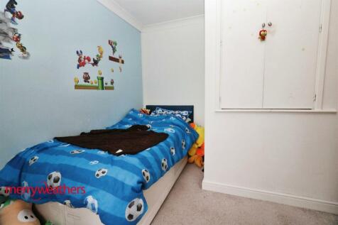 REAR BEDROOM