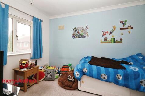 REAR BEDROOM