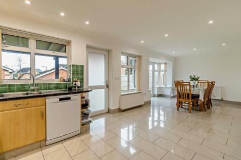 Kitchen/ Dining Room
