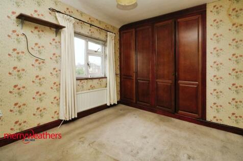 FRONT BEDROOM