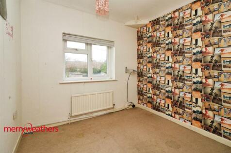 REAR BEDROOM