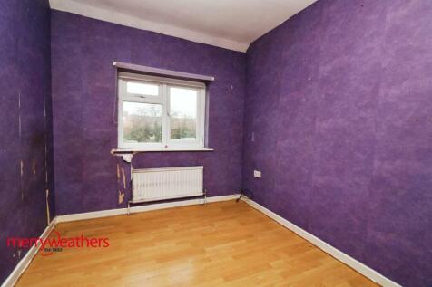 REAR BEDROOM