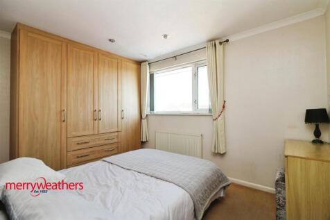 REAR BEDROOM