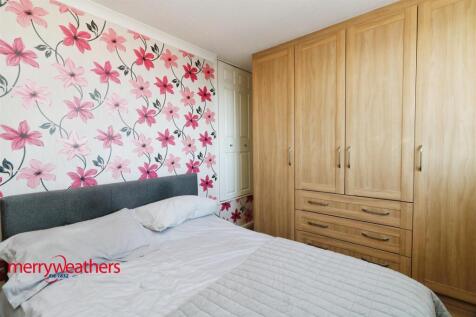REAR BEDROOM