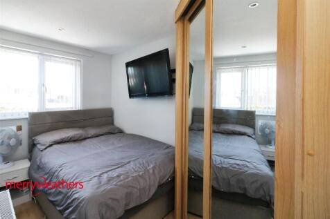FRONT BEDROOM