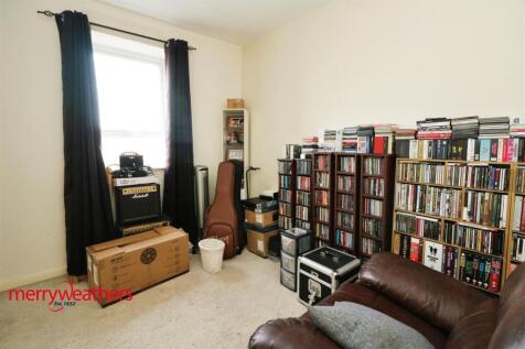 REAR BEDROOM