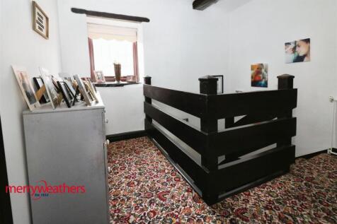 FIRST FLOOR LANDING