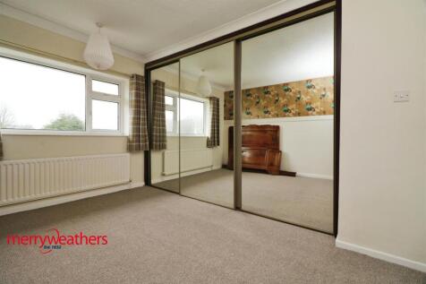 REAR BEDROOM