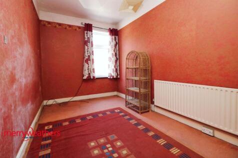 FRONT BEDROOM