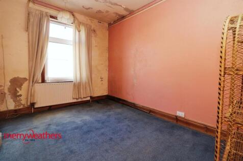FRONT BEDROOM