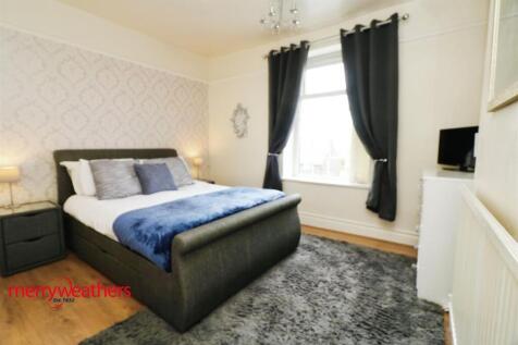 FRONT BEDROOM