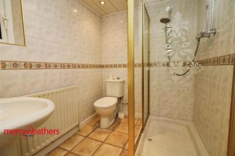 SHOWER ROOM/CLOAKROOM