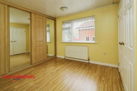 FRONT BEDROOM
