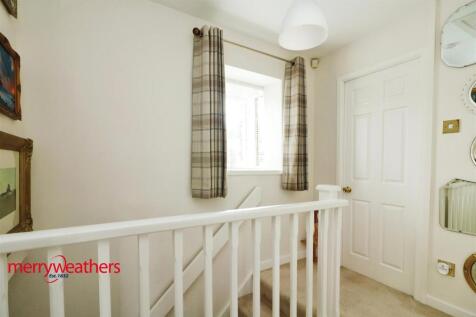 FIRST FLOOR LANDING