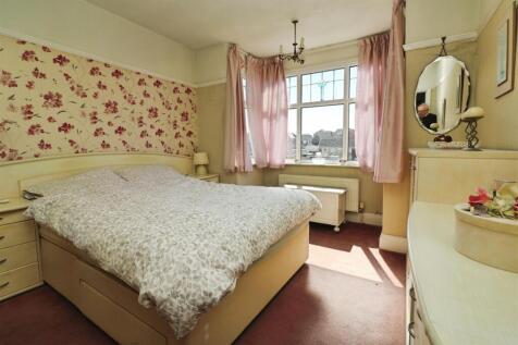 FRONT BEDROOM