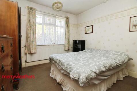 REAR BEDROOM
