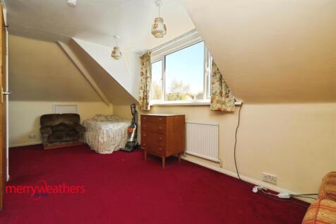 FIRST FLOOR BEDROOM