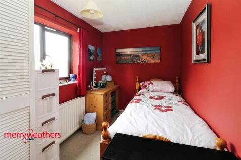 REAR BEDROOM