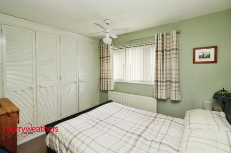 FRONT BEDROOM