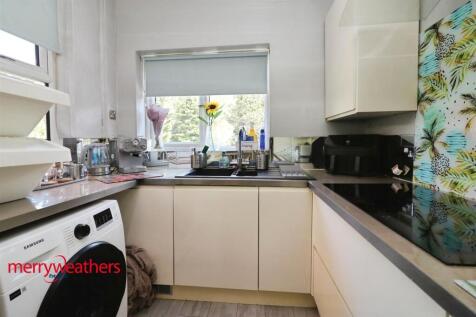 RE-FITTED KITCHEN
