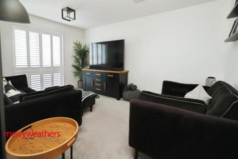 FRONT BEDROOM/LOUNGE