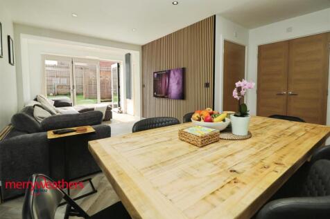 EXTENDED LIVING ROOM