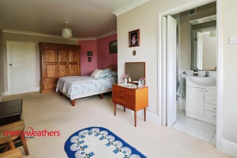 EXTENDED BEDROOM