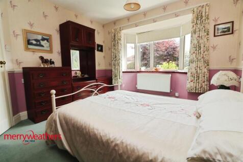 FRONT BEDROOM