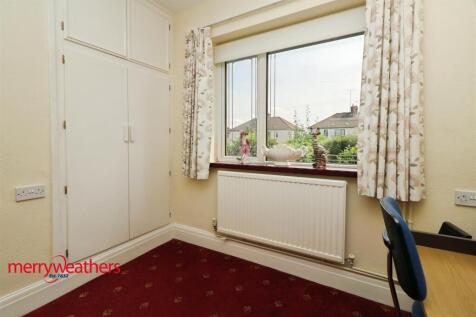 FRONT BEDROOM