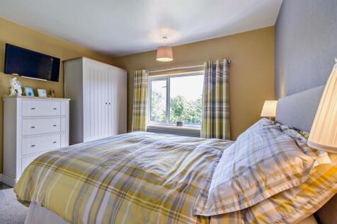 REAR BEDROOM