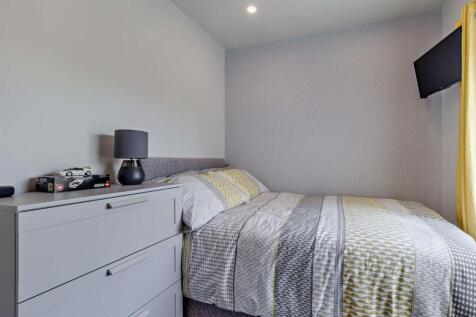 REAR BEDROOM