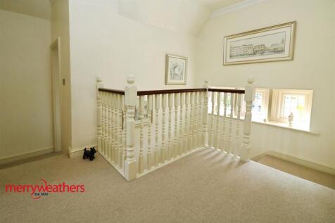 GALLERIED LANDING