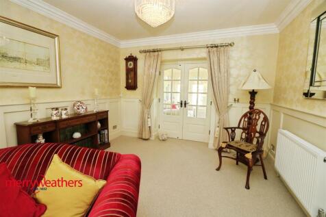 THROUGH LOUNGE
