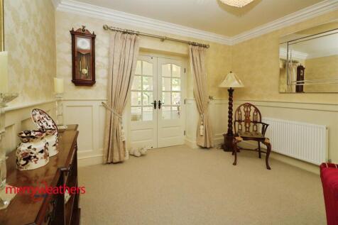 THROUGH LOUNGE