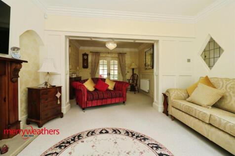 THROUGH LOUNGE