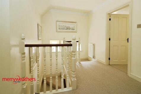 GALLERIED LANDING