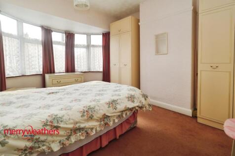 FRONT BEDROOM