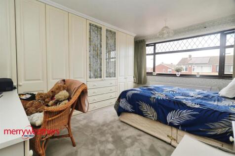 FRONT BEDROOM