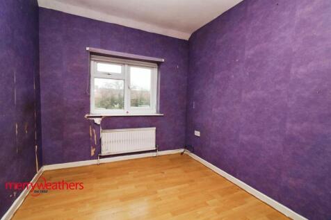REAR BEDROOM
