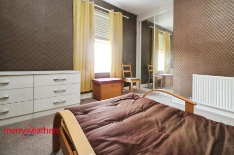 FRONT BEDROOM