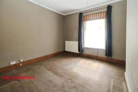 FRONT BEDROOM