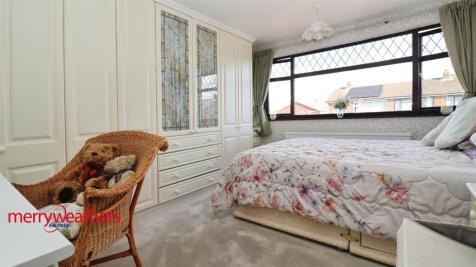 FRONT BEDROOM
