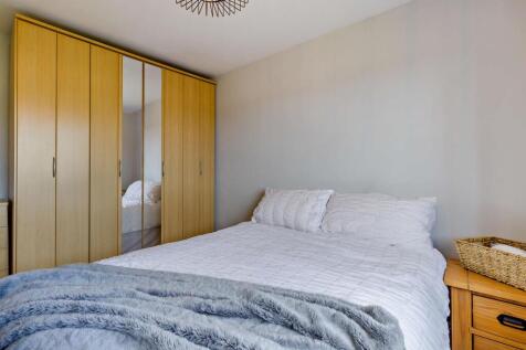 FRONT BEDROOM