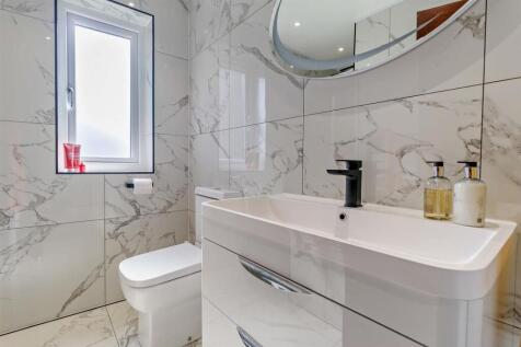 SHOWER ROOM/W.C.