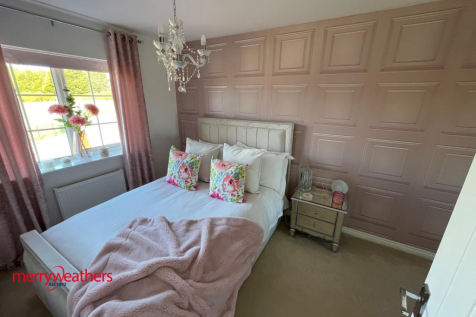 FRONT BEDROOM